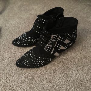 Quipid size 7 embellished booties